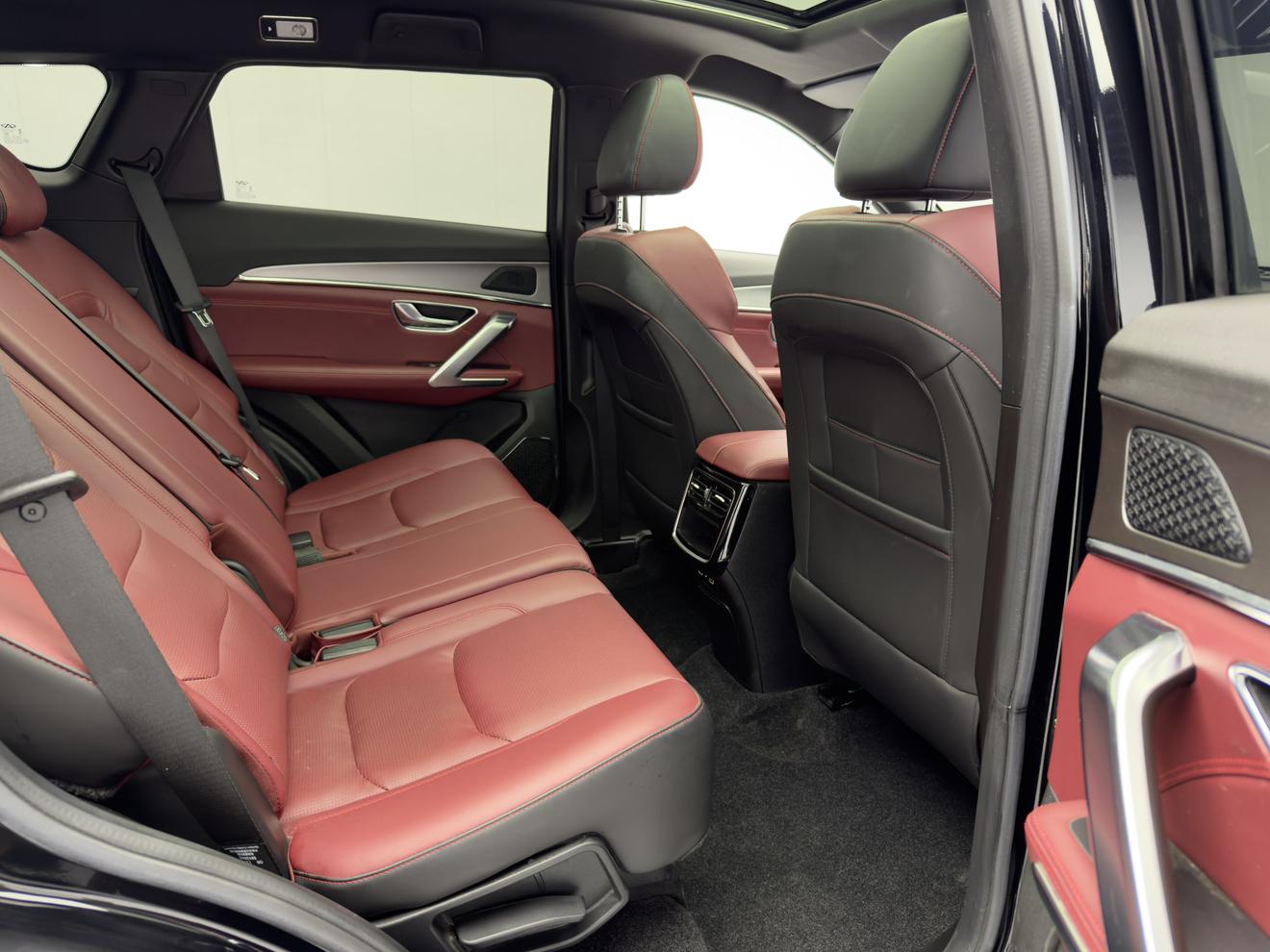Jetour X70 PLUS 2023 1.5T DCTPRO 5 seat