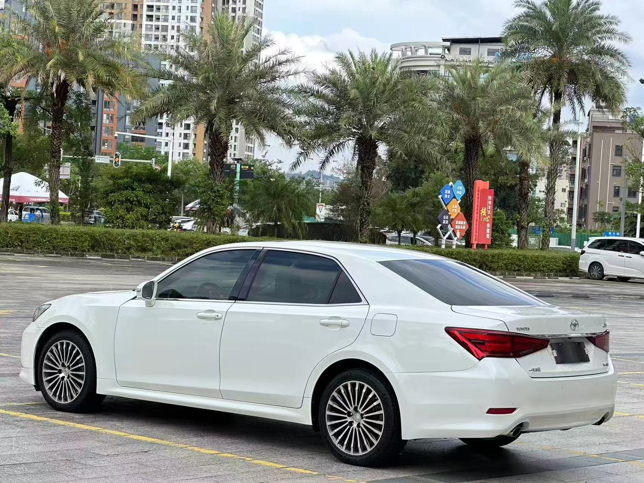 Toyota Crown 2018 2.0T Fashion