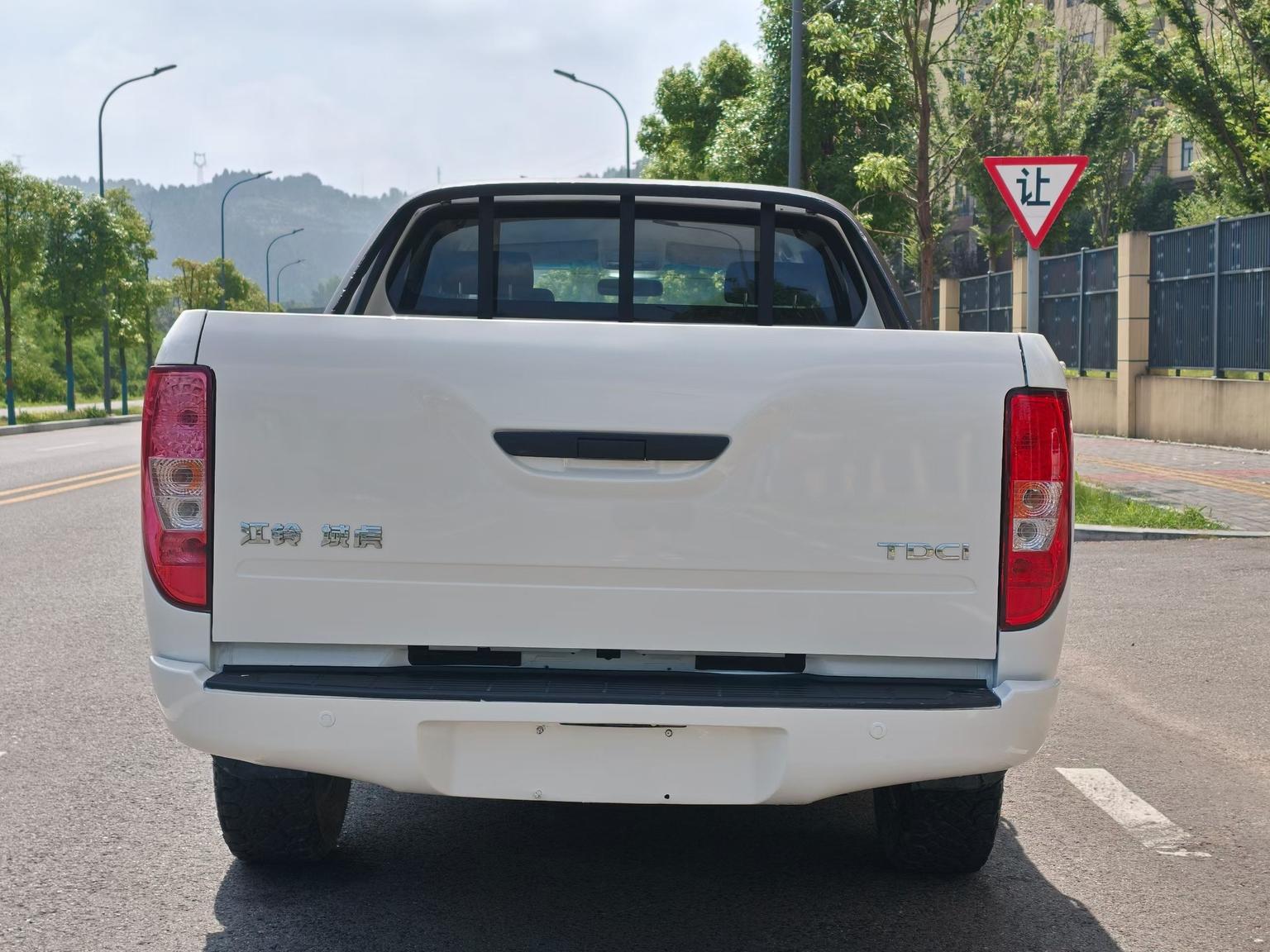 5 2018 2.4T Classic Diesel Manual 2WD Luxury JX4D24A5L