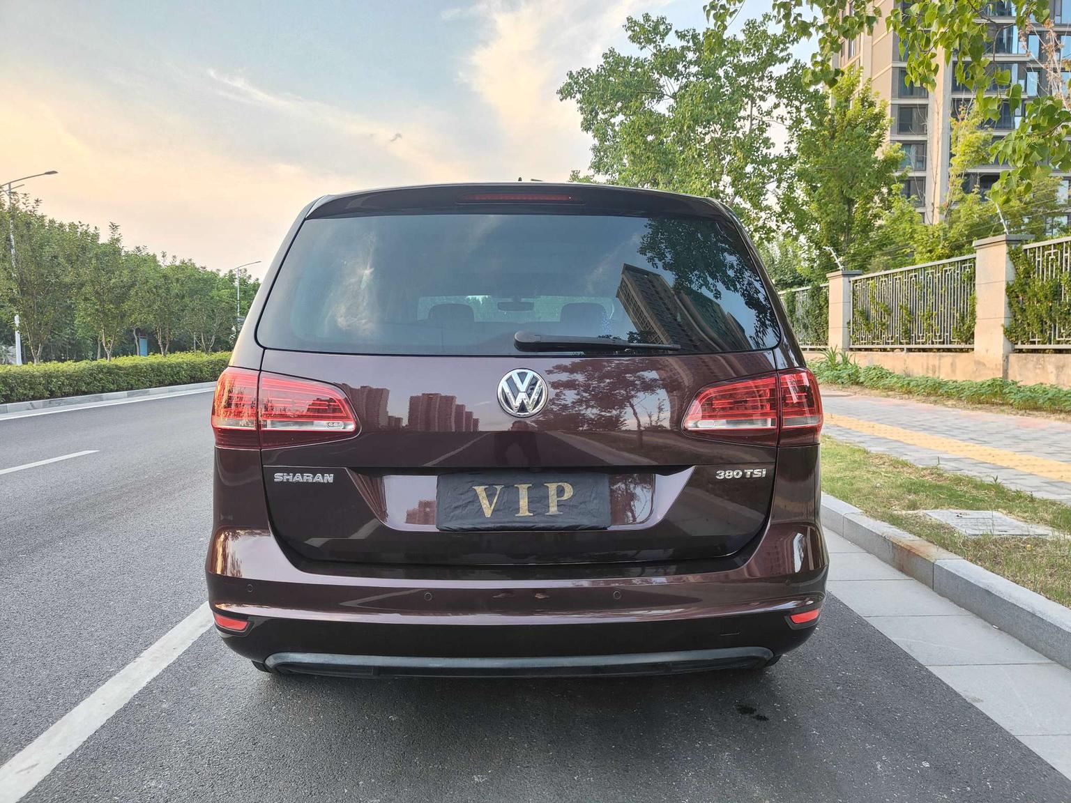 Volkswagen Sharan 2018 380TSI 6 seat