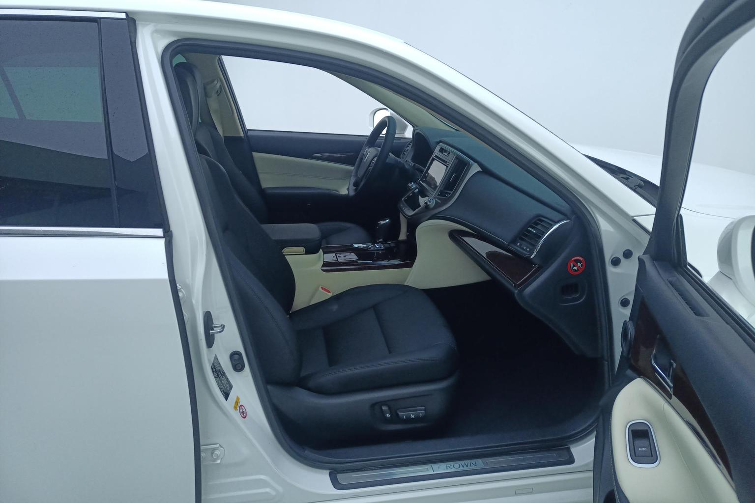 Toyota Crown 2018 2.0T Pioneer