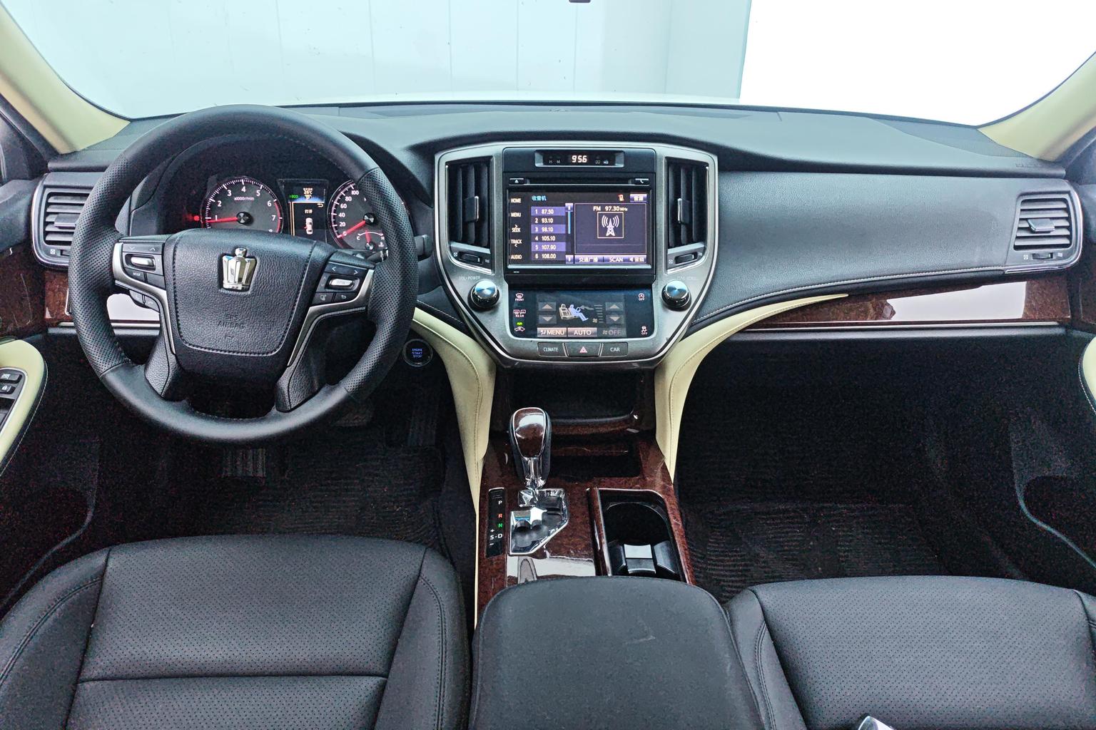 Toyota Crown 2018 2.0T Pioneer