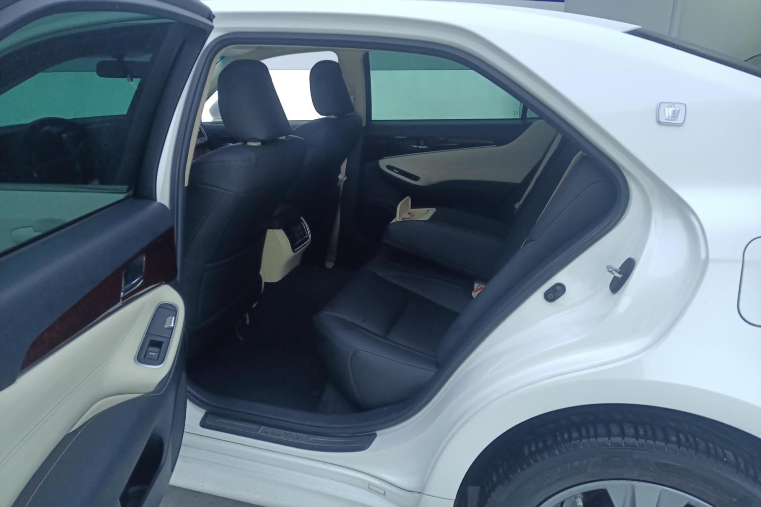 Toyota Crown 2018 2.0T Pioneer