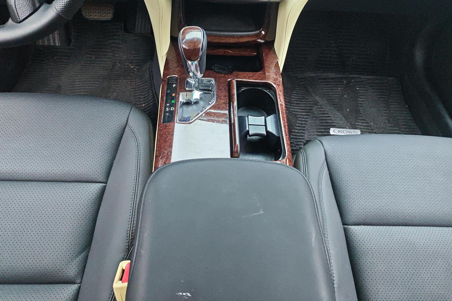 Toyota Crown 2018 2.0T Pioneer