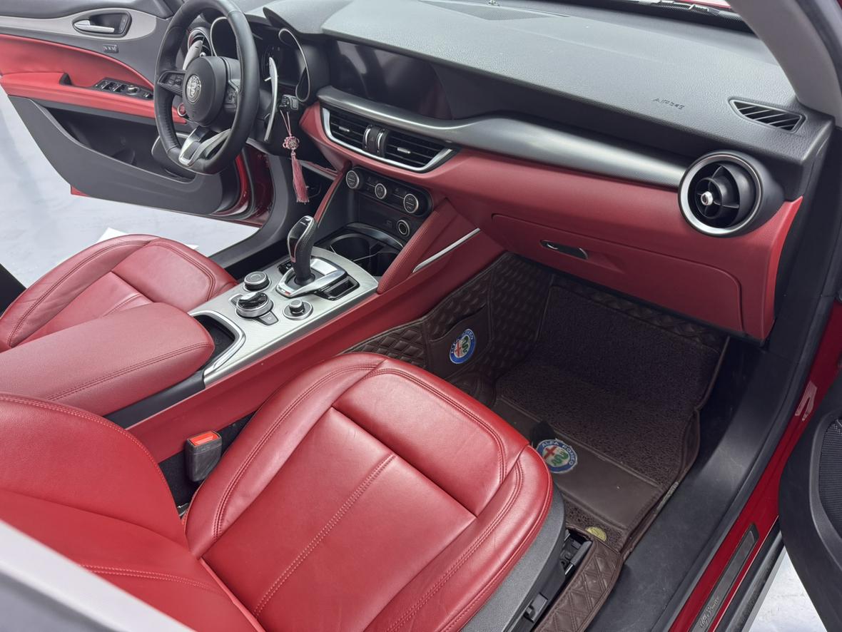 Alpha Stelvio 2020 2.0T 280HP Luxury