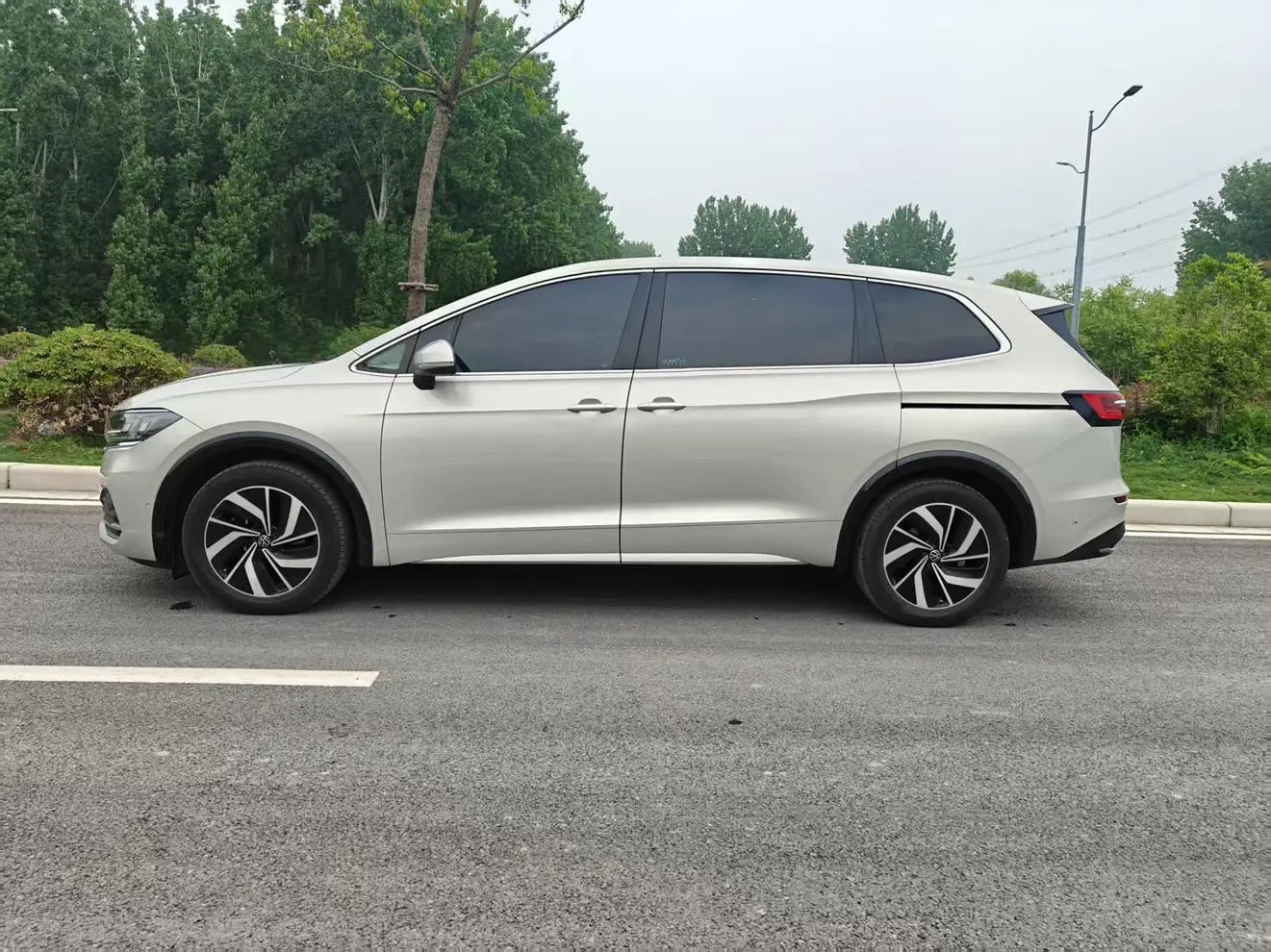 Volkswagen Viloran 2023 380TSI Premium