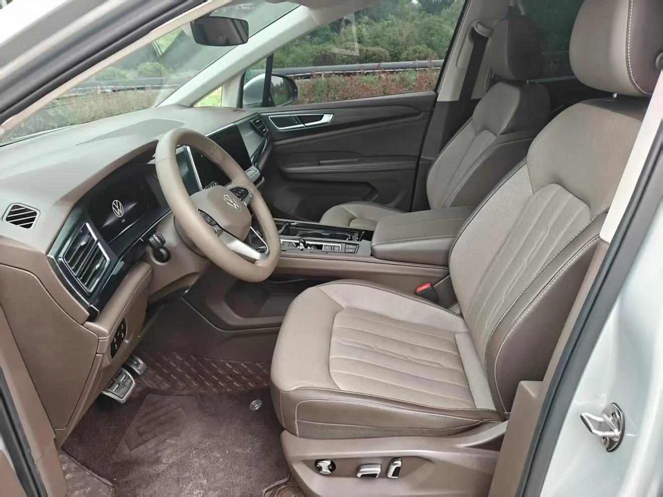 Volkswagen Viloran 2023 380TSI Premium