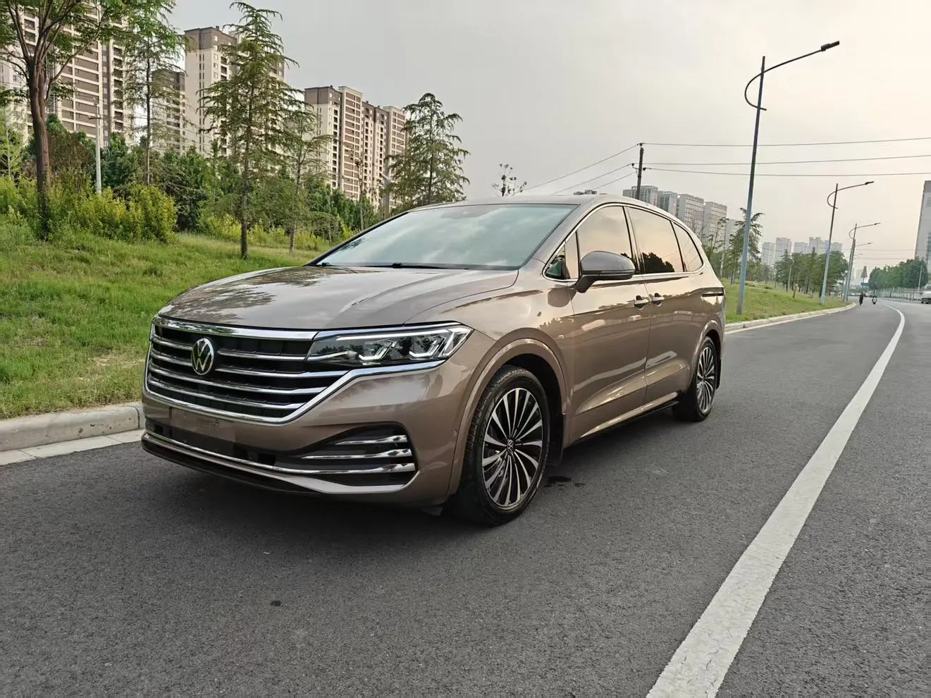 Volkswagen Viloran 2020 380TSI Premium
