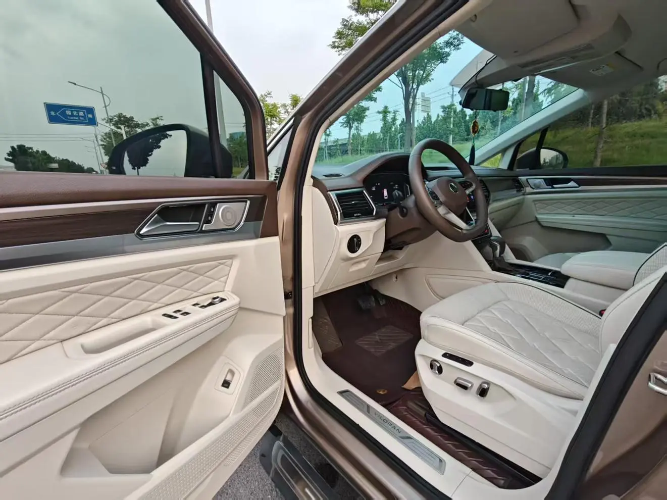 Volkswagen Viloran 2020 380TSI Premium