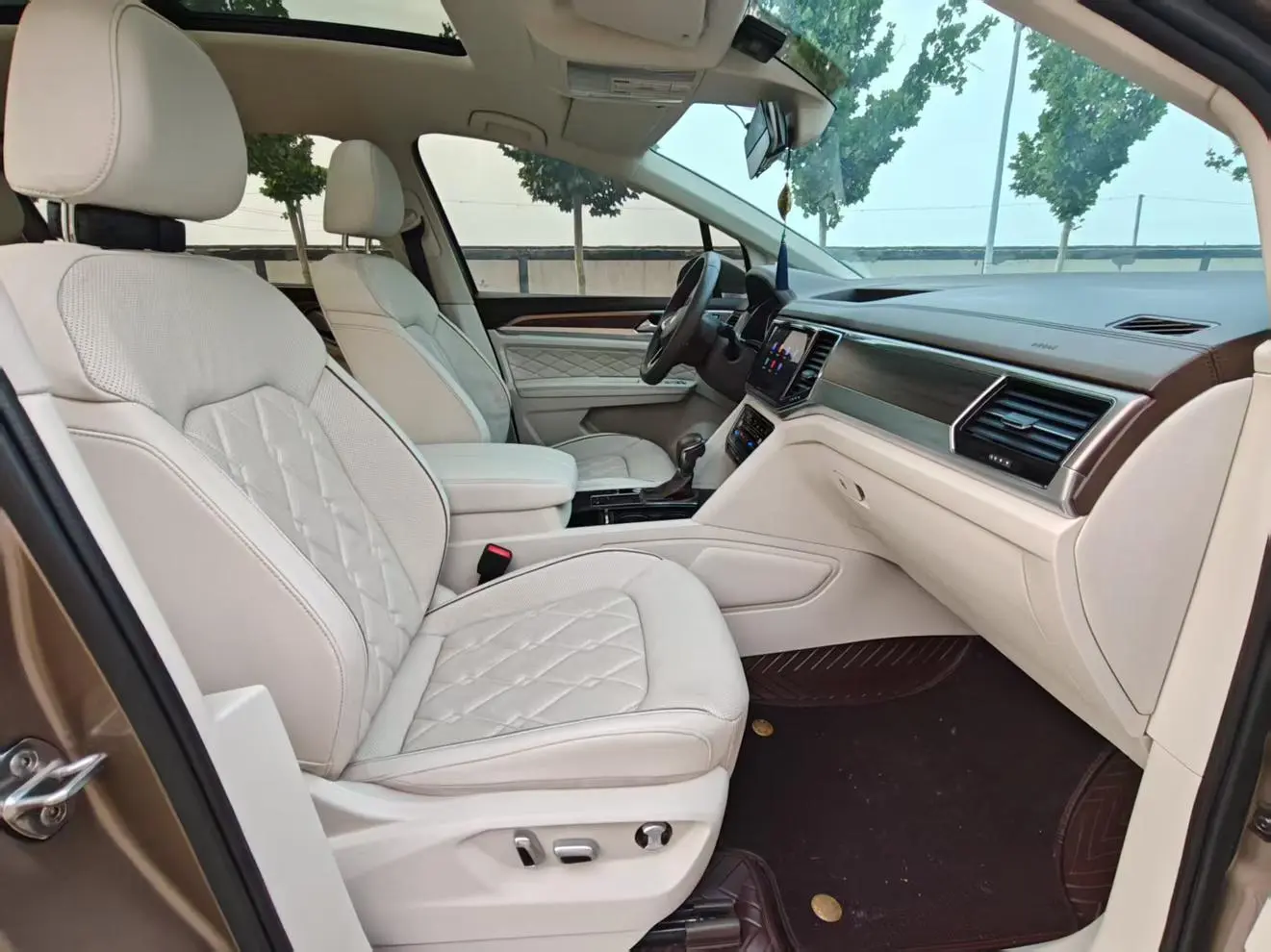 Volkswagen Viloran 2020 380TSI Premium