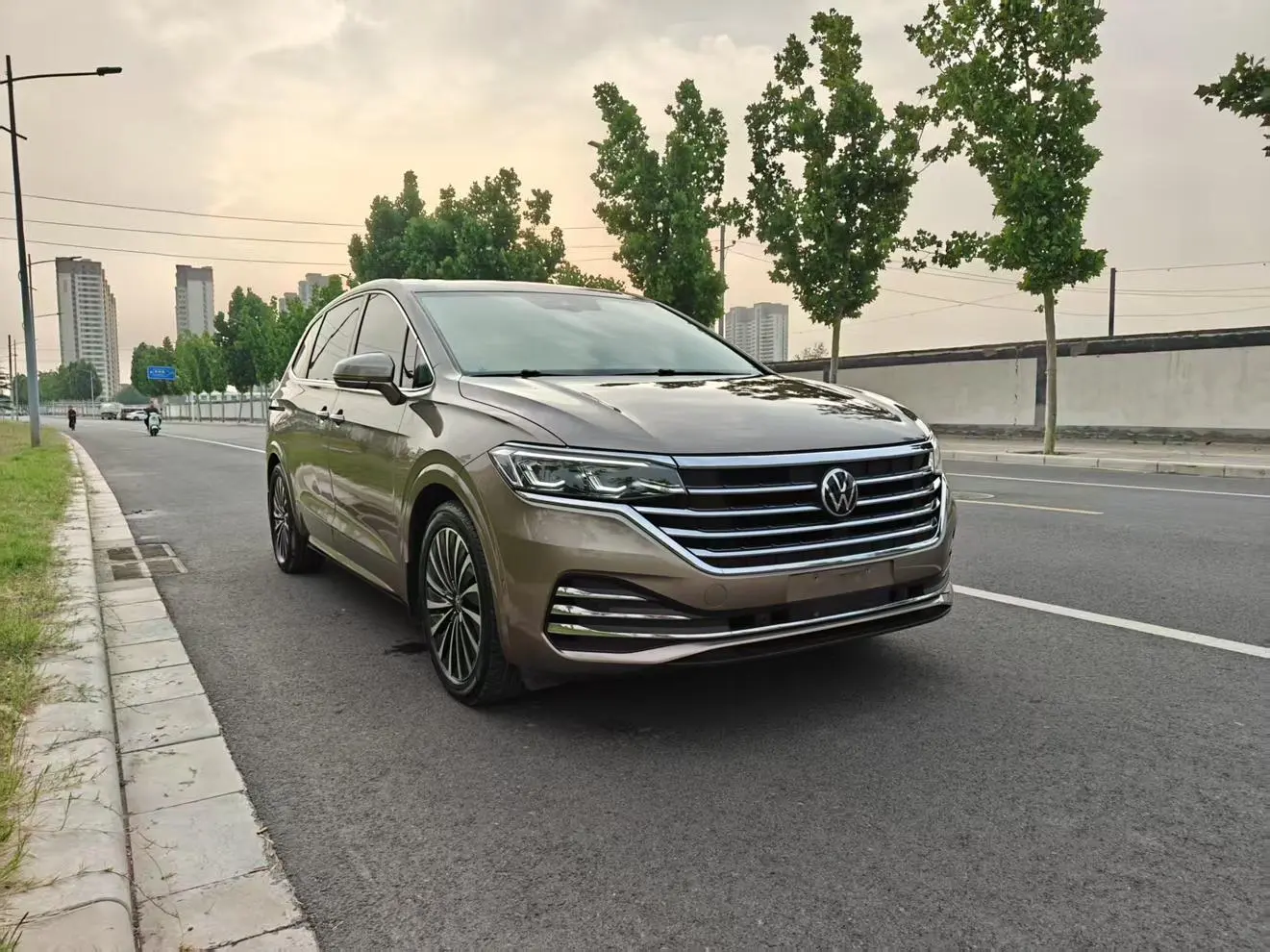 Volkswagen Viloran 2020 380TSI Premium