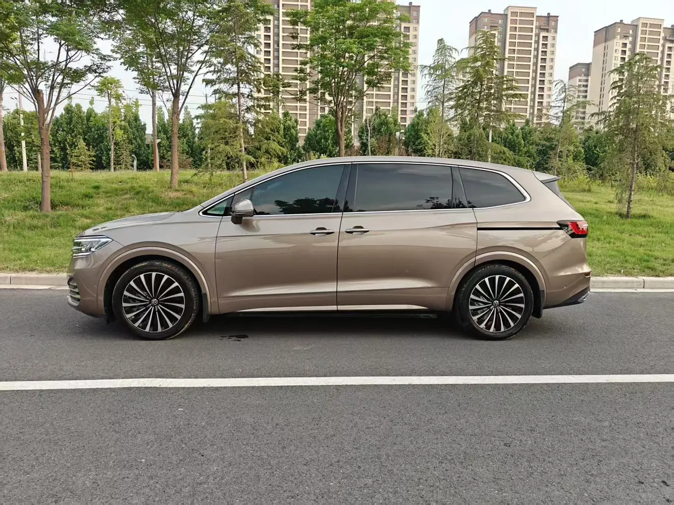 Volkswagen Viloran 2020 380TSI Premium