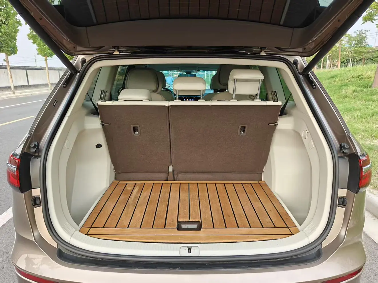Volkswagen Viloran 2020 380TSI Premium