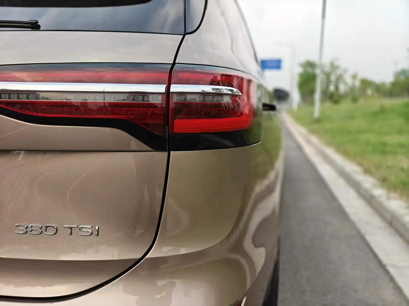 Volkswagen Viloran 2020 380TSI Premium