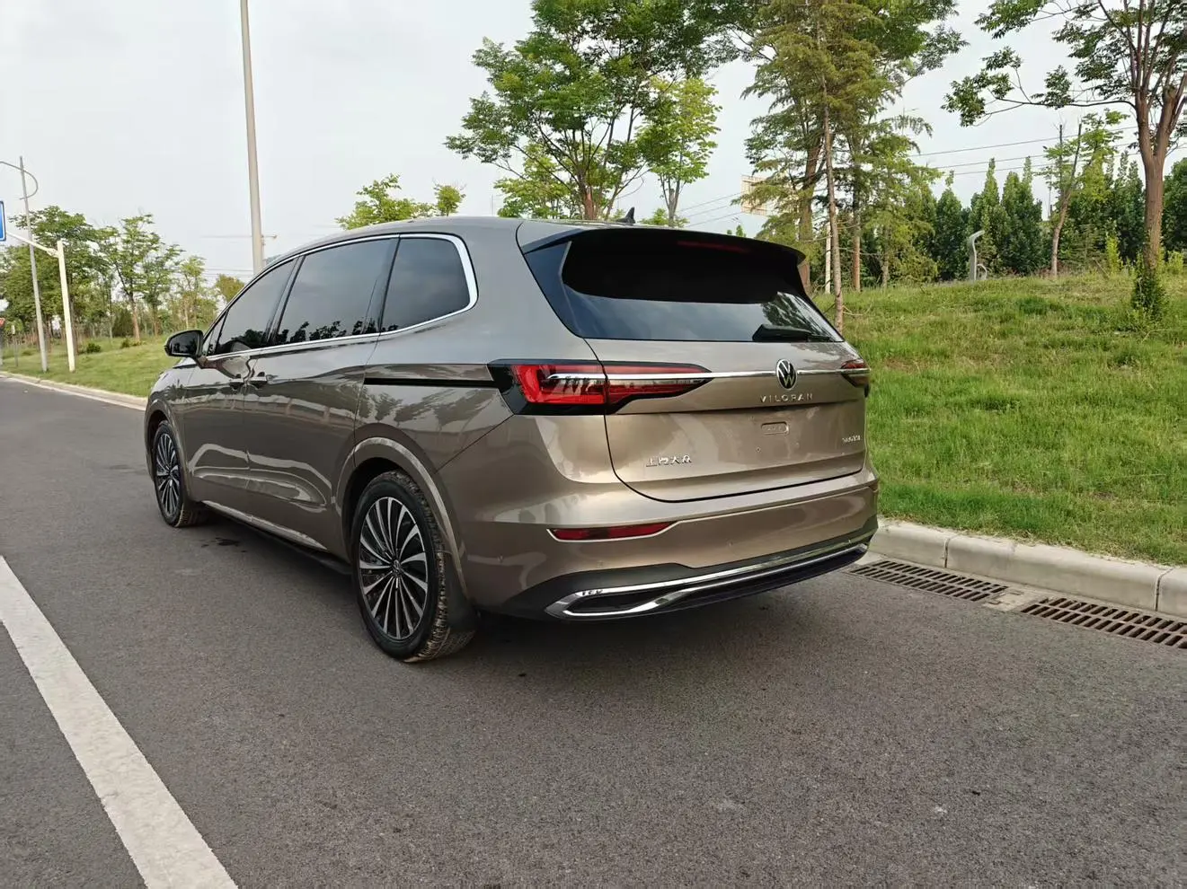 Volkswagen Viloran 2020 380TSI Premium