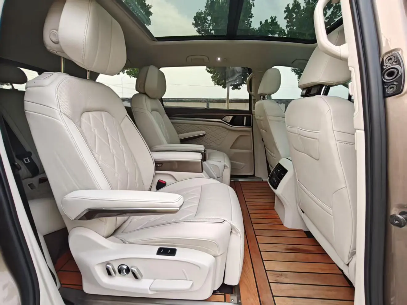 Volkswagen Viloran 2020 380TSI Premium