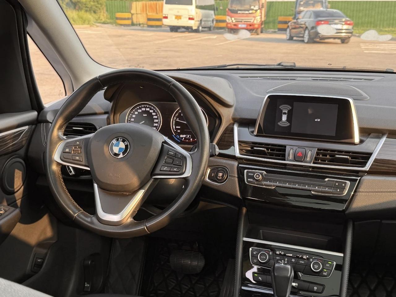 BMW 2 Series Wagon 2018 220i Luxury Package