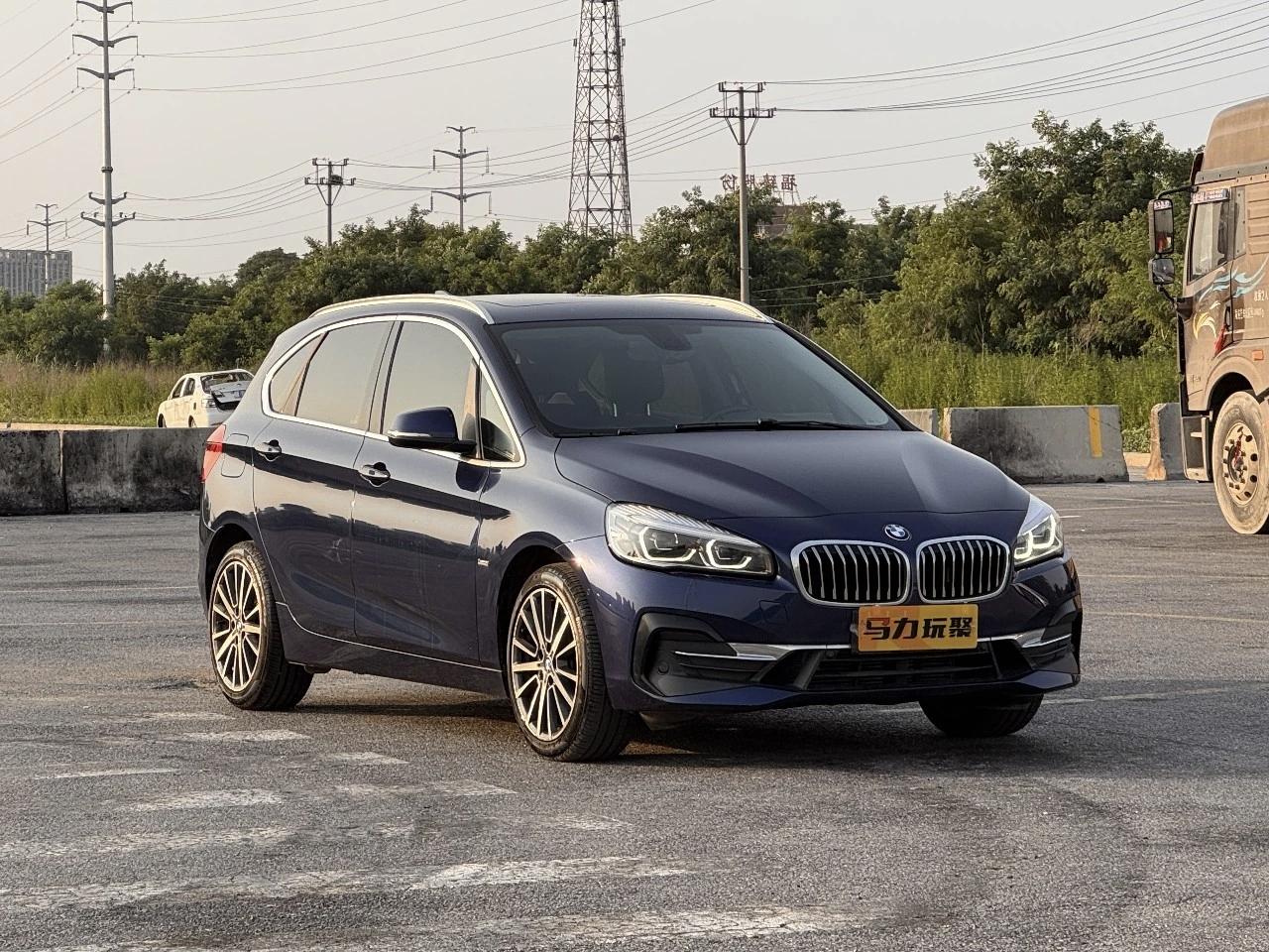 BMW 2 Series Wagon 2018 220i Luxury Package
