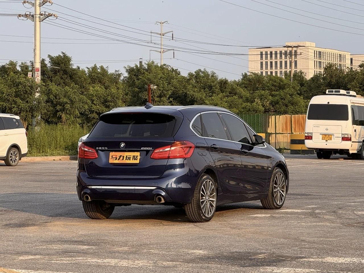 BMW 2 Series Wagon 2018 220i Luxury Package