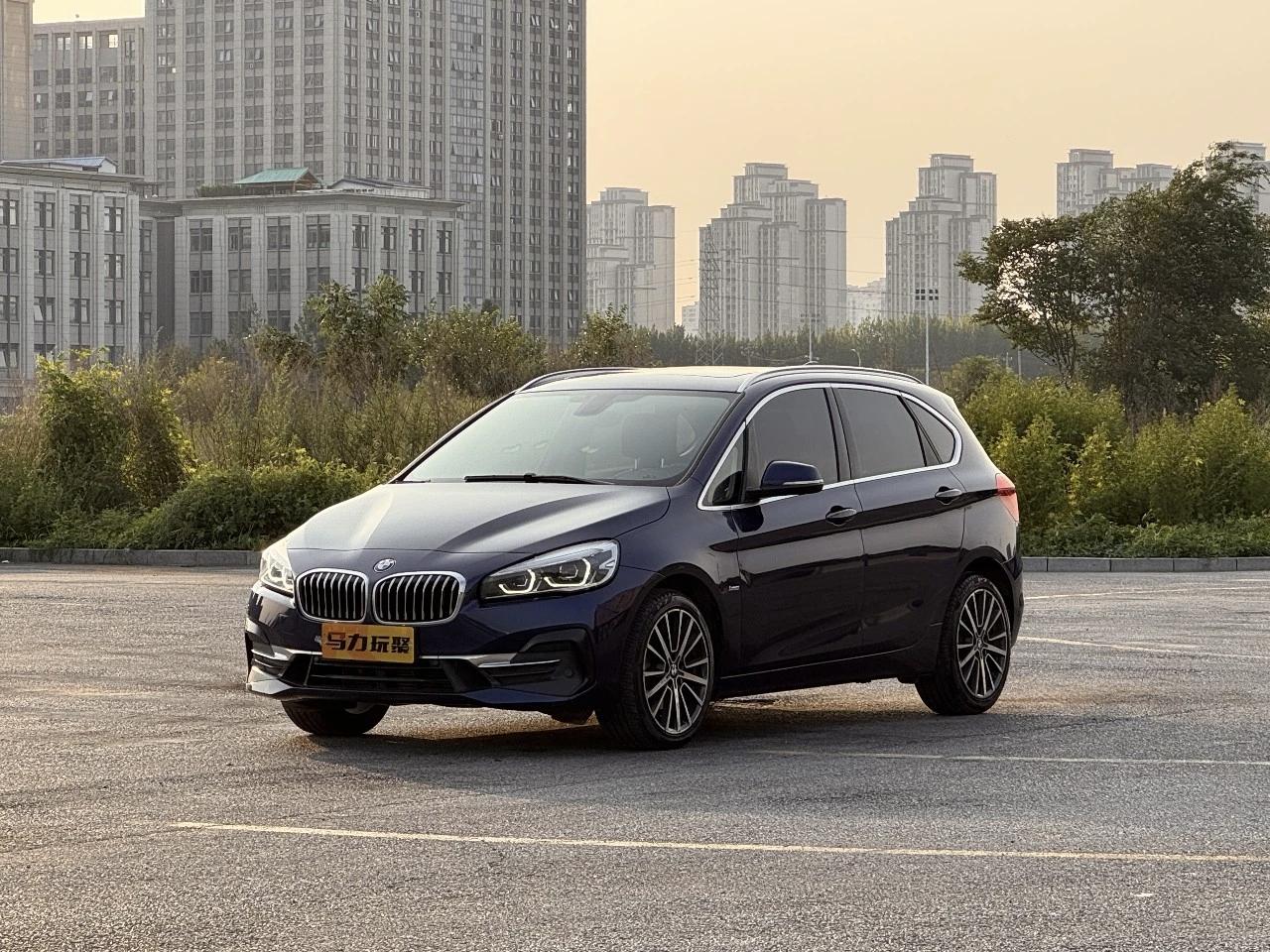 BMW 2 Series Wagon 2018 220i Luxury Package