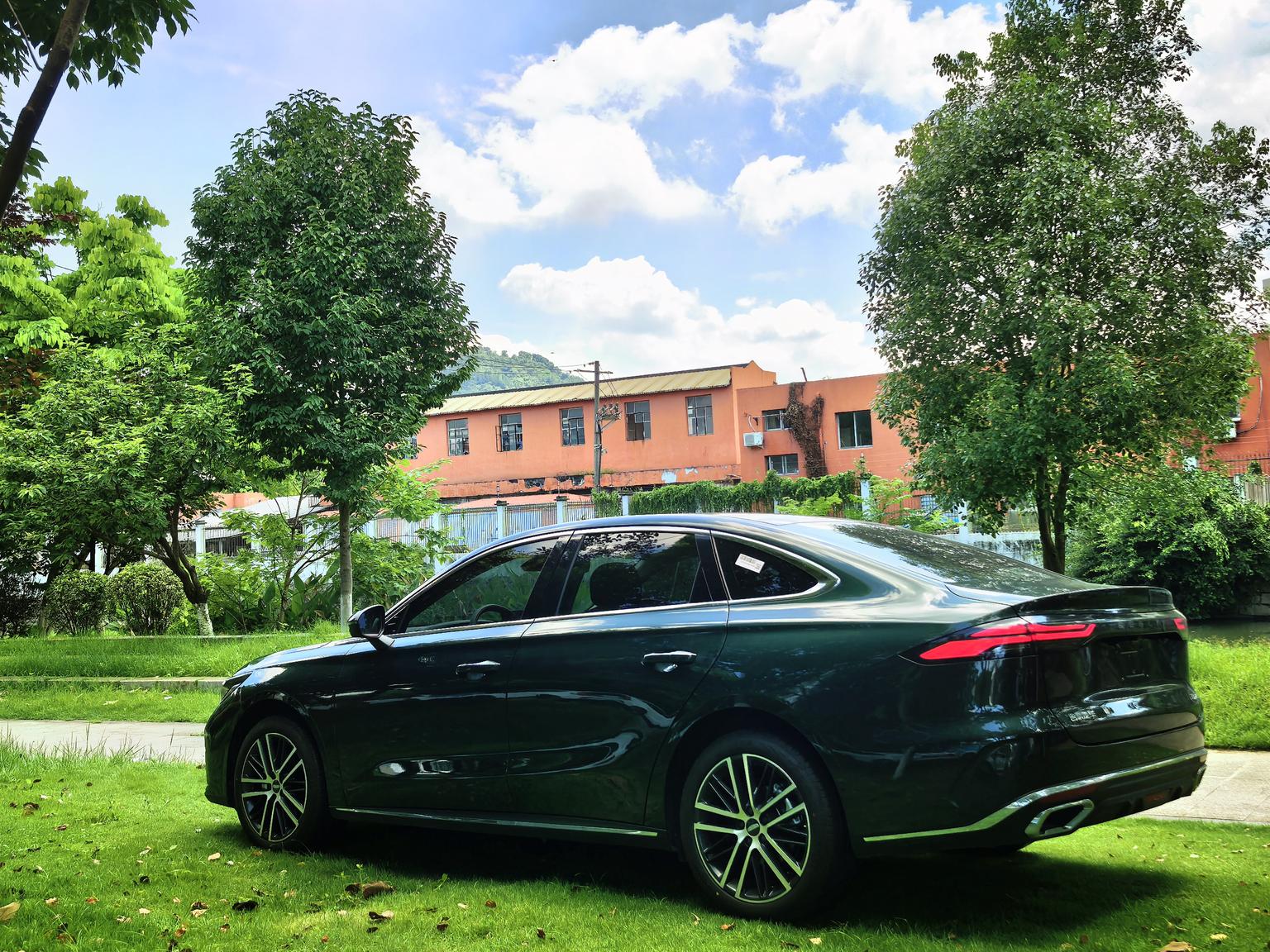 Geely Emgrand 2026 5 1.5T DCT Flagship
