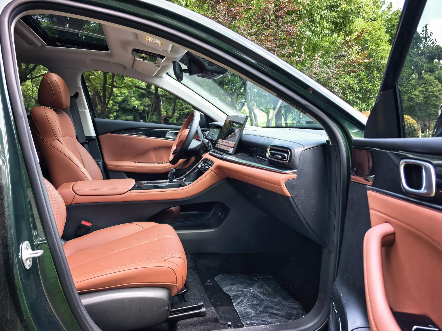 Geely Emgrand 2026 5 1.5T DCT Flagship