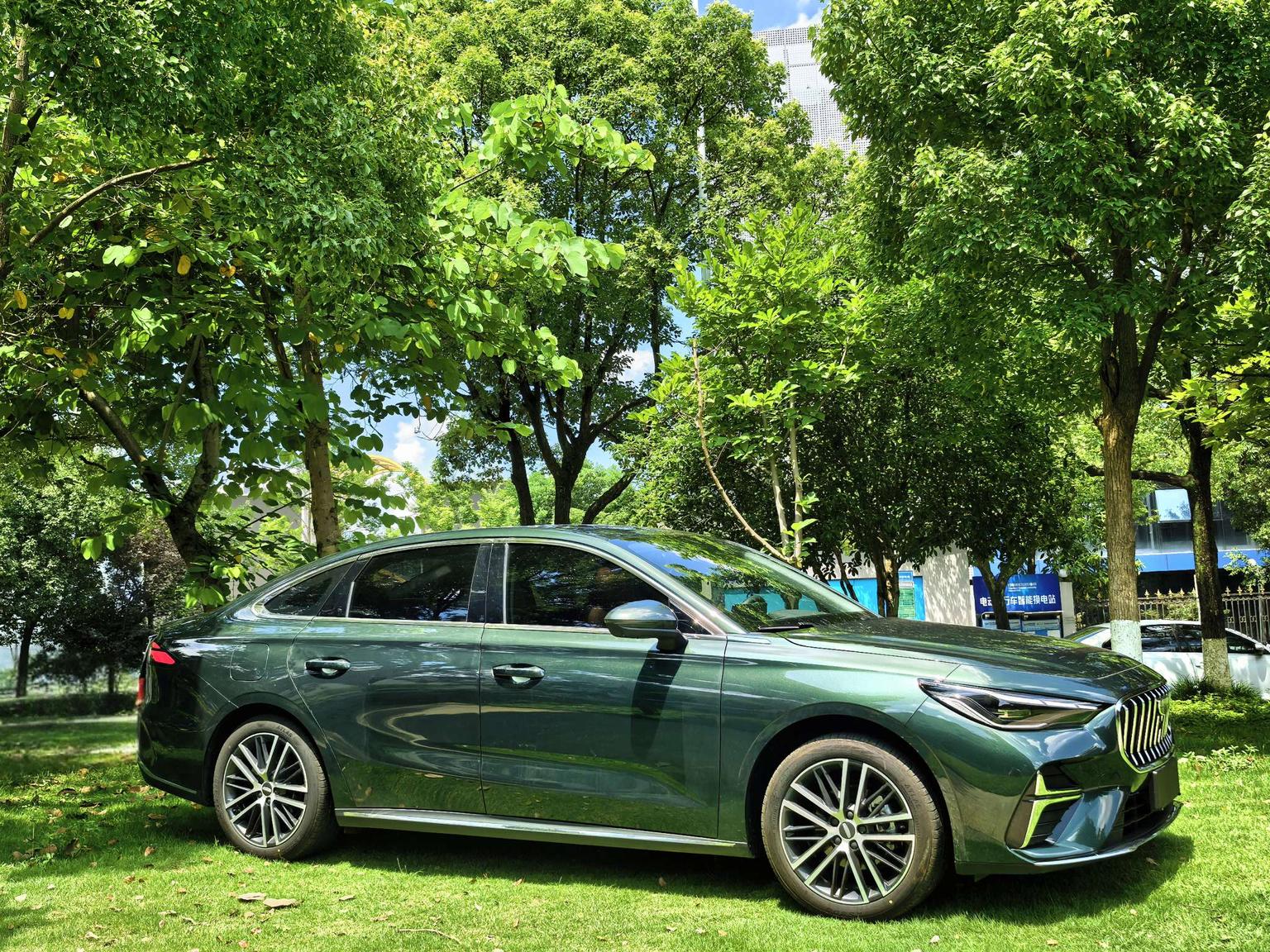 Geely Emgrand 2026 5 1.5T DCT Flagship
