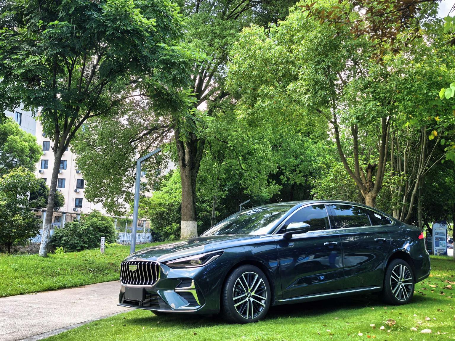 Geely Emgrand 2026 5 1.5T DCT Flagship