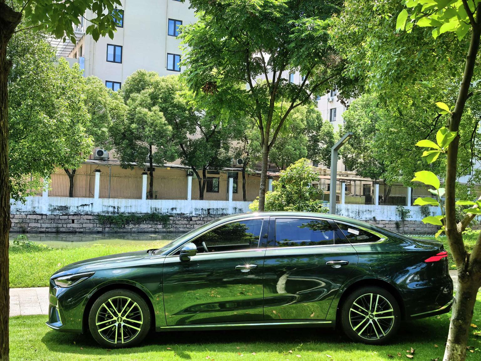 Geely Emgrand 2026 5 1.5T DCT Flagship