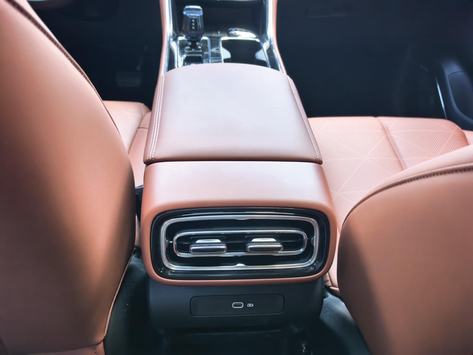 Geely Emgrand 2026 5 1.5T DCT Flagship