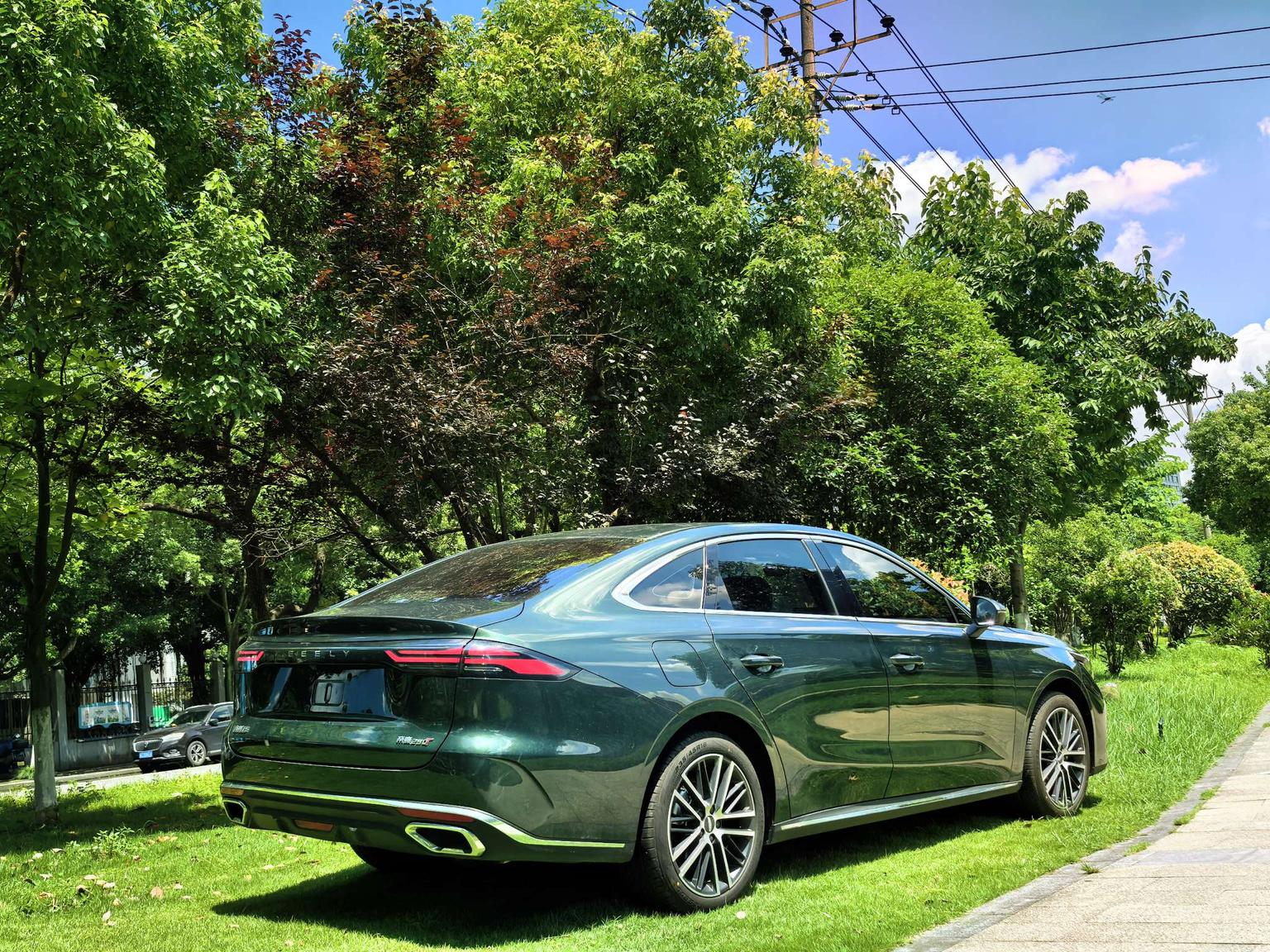 Geely Emgrand 2026 5 1.5T DCT Flagship