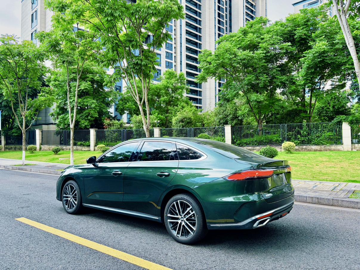 Geely Emgrand 2026 5 1.5T DCT Flagship