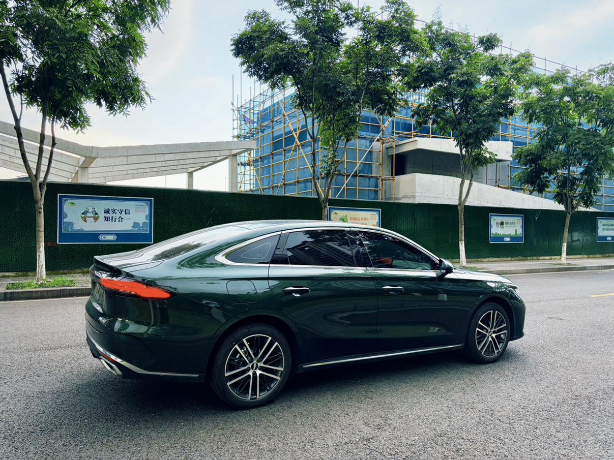 Geely Emgrand 2026 5 1.5T DCT Flagship