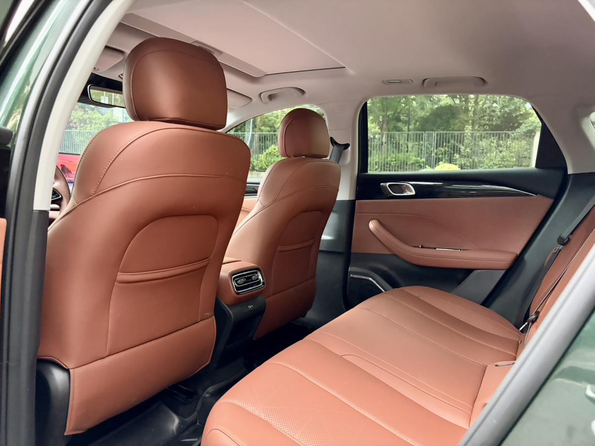 Geely Emgrand 2026 5 1.5T DCT Flagship