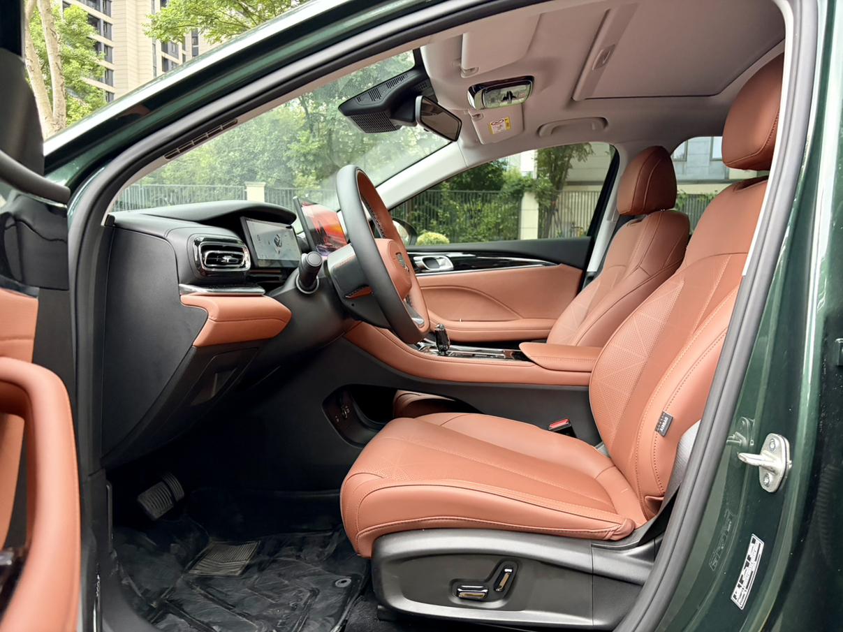 Geely Emgrand 2026 5 1.5T DCT Flagship