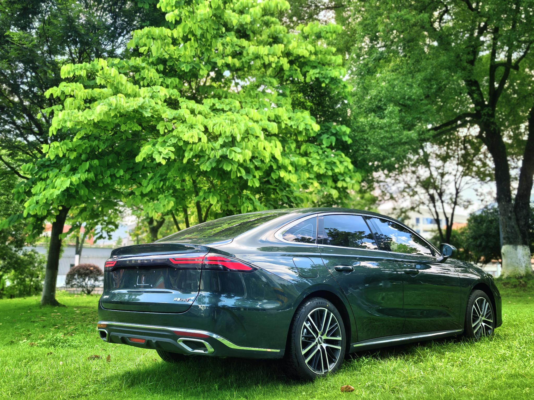 Geely Emgrand 2026 5 1.5T DCT Flagship
