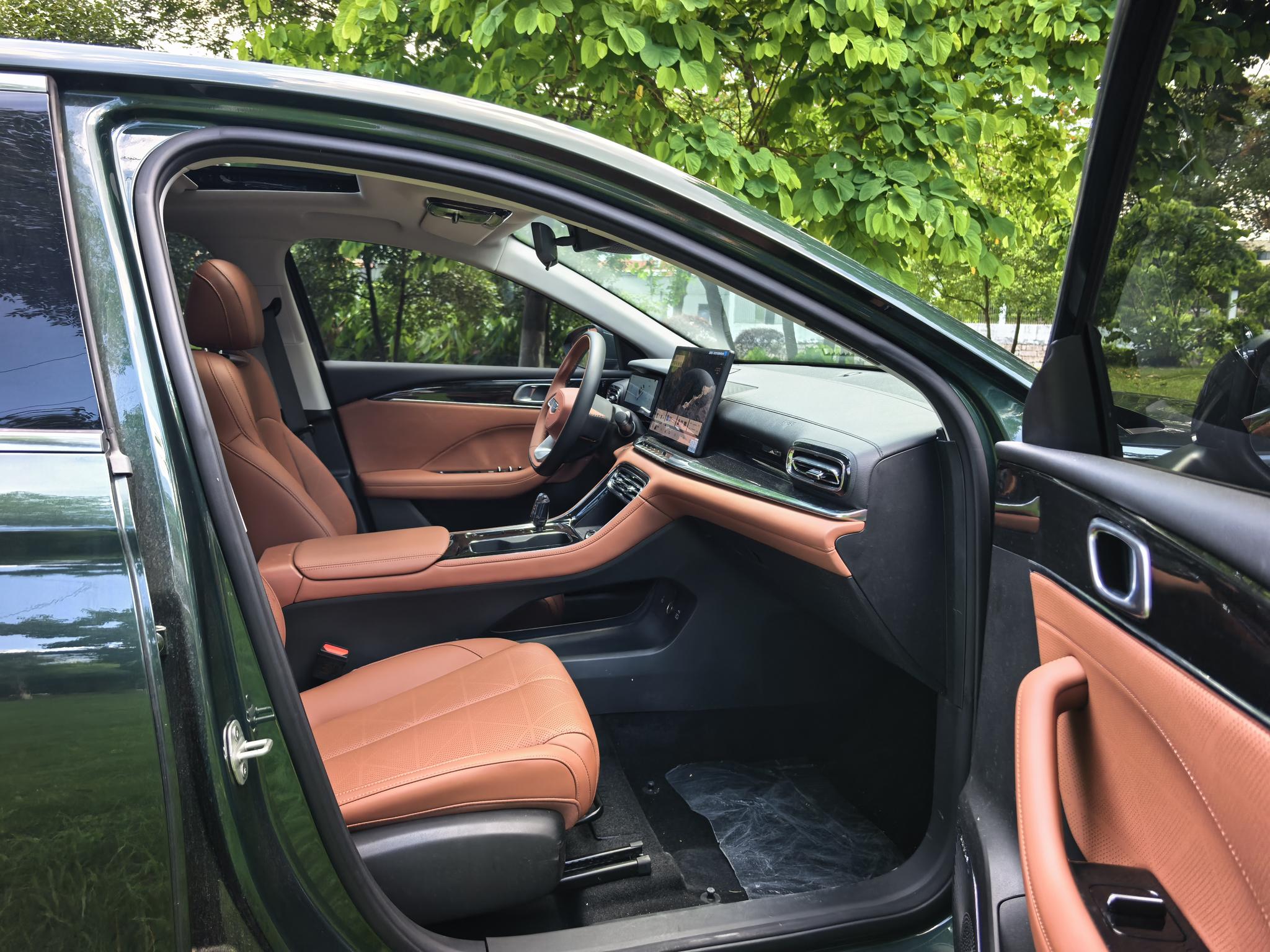 Geely Emgrand 2026 5 1.5T DCT Flagship