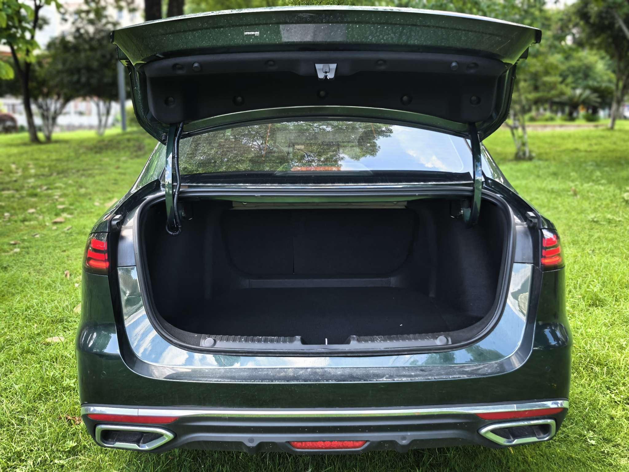 Geely Emgrand 2026 5 1.5T DCT Flagship