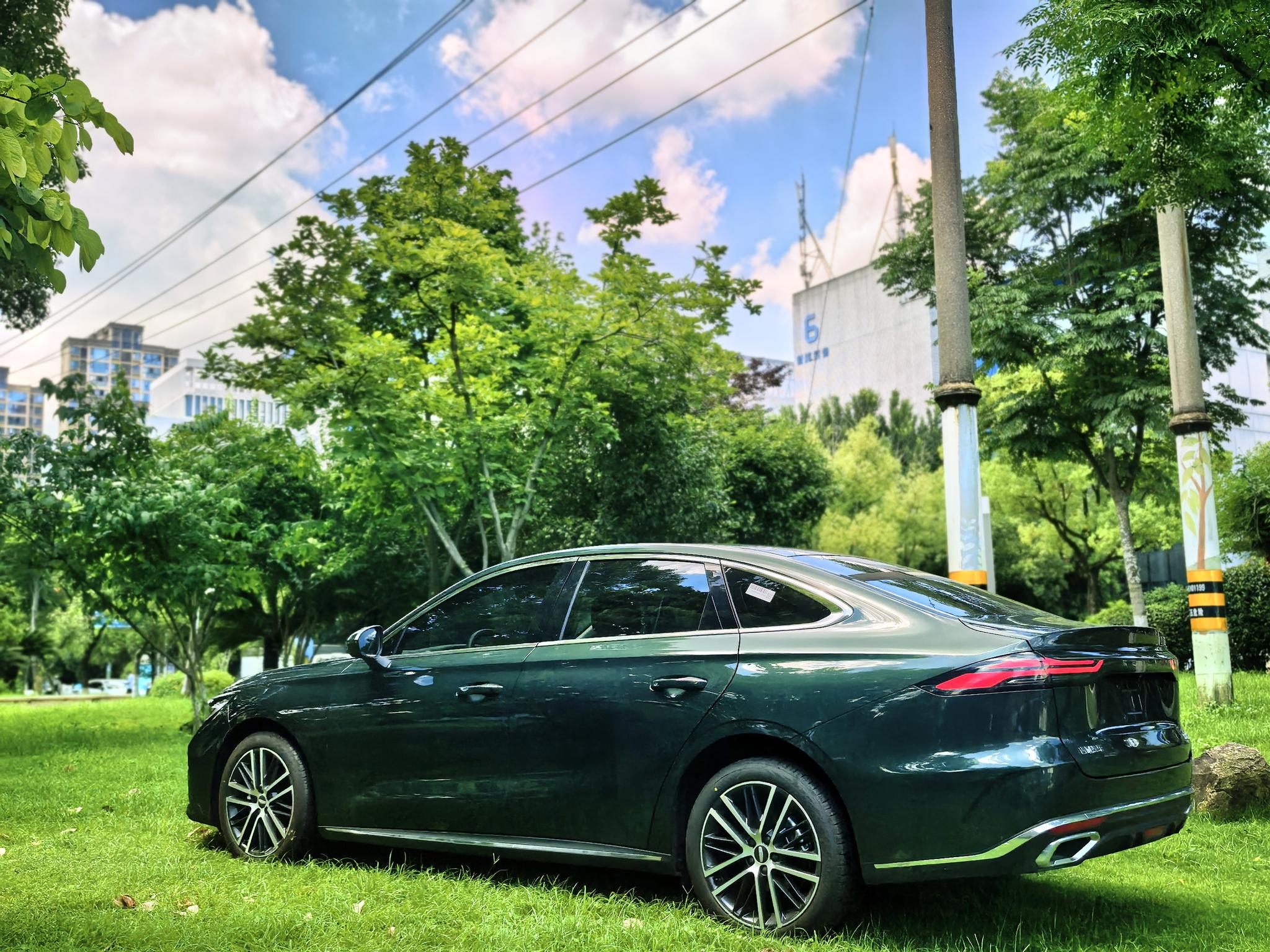 Geely Emgrand 2026 5 1.5T DCT Flagship