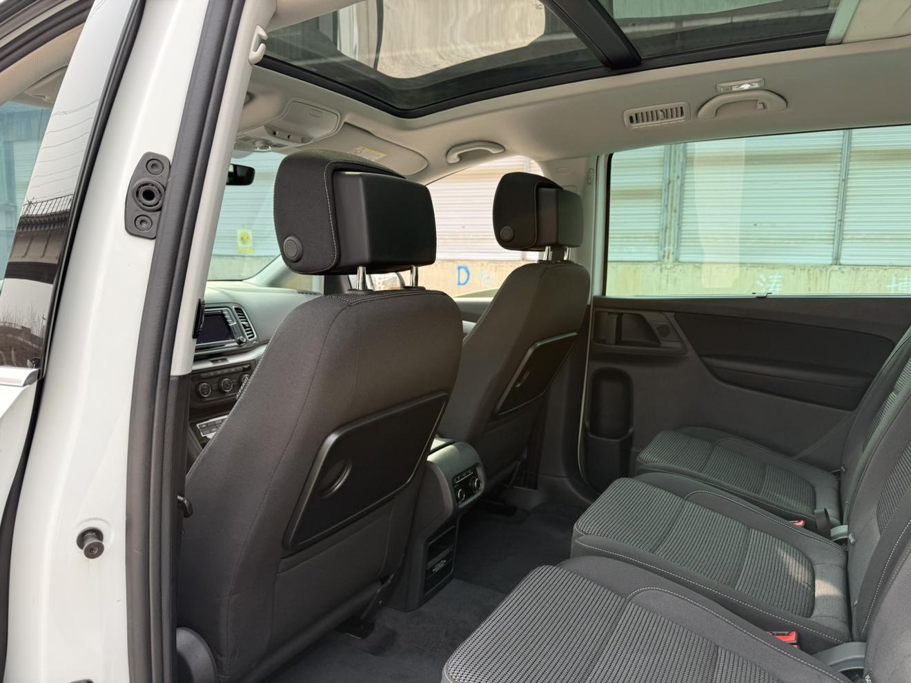 Volkswagen Sharan 2018 380TSI 7 seat