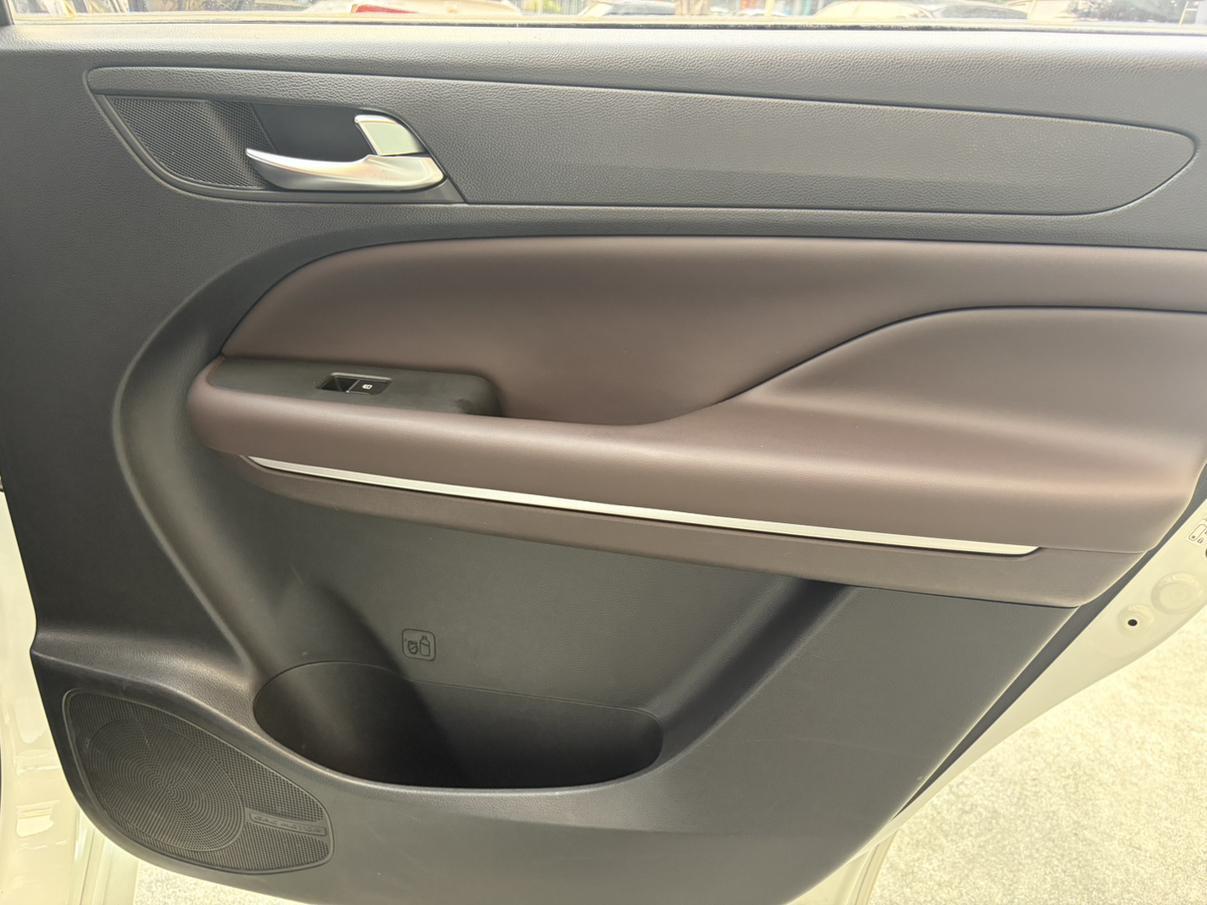 GAC Trumpchi Trumpchi M6 2019 270T Auto Luxury 6 seat China V