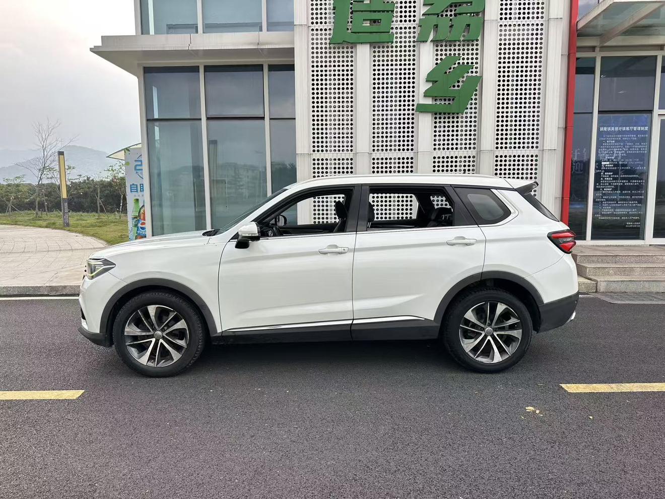 V7 2018 280T Auto Luxury 5 seat