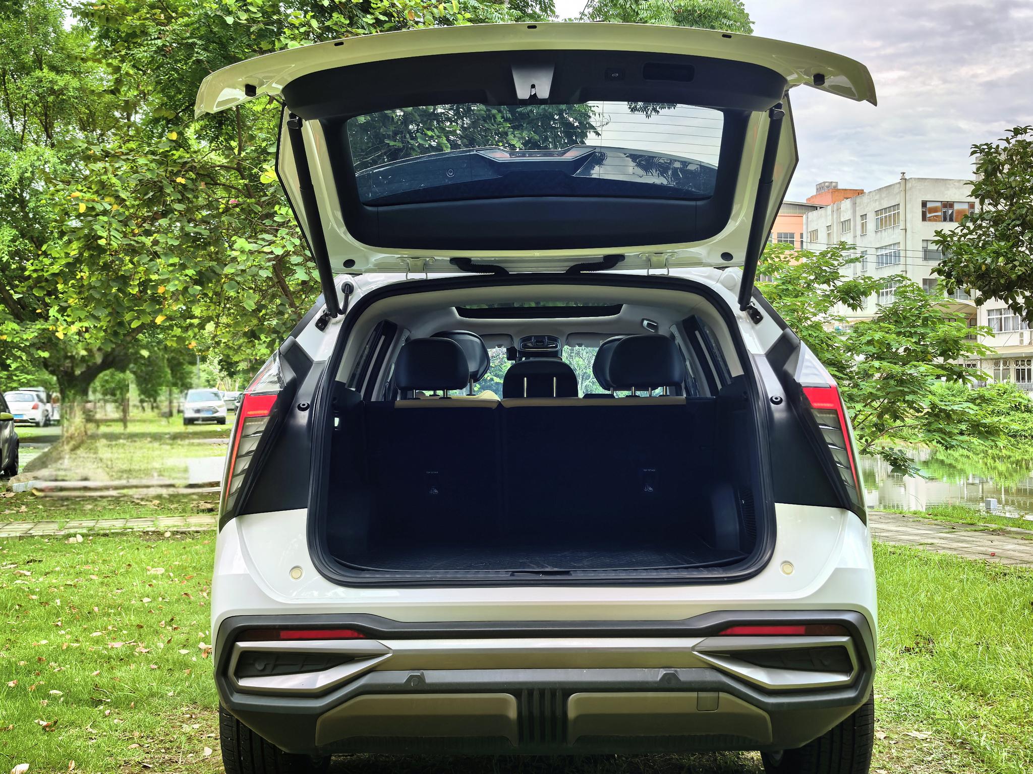 Geely Boyue L 2023 1.5TD DCT Premium