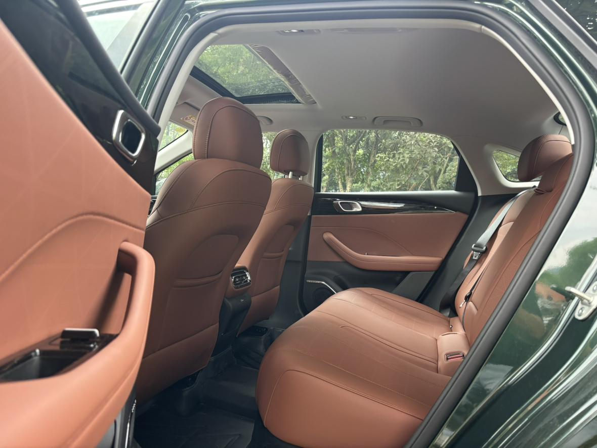 Geely Emgrand 2026 5 1.5T DCT Flagship