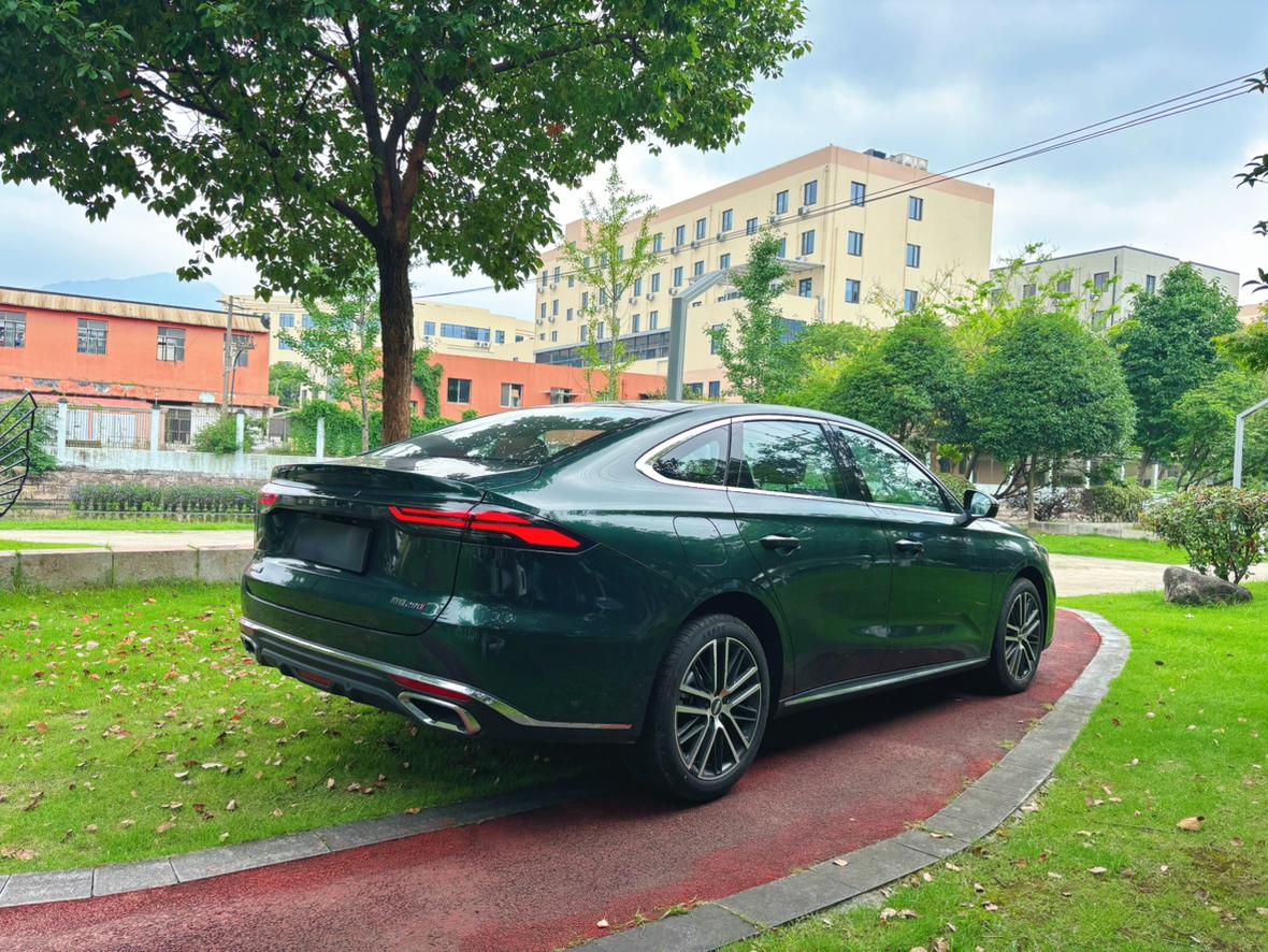 Geely Emgrand 2026 5 1.5T DCT Flagship