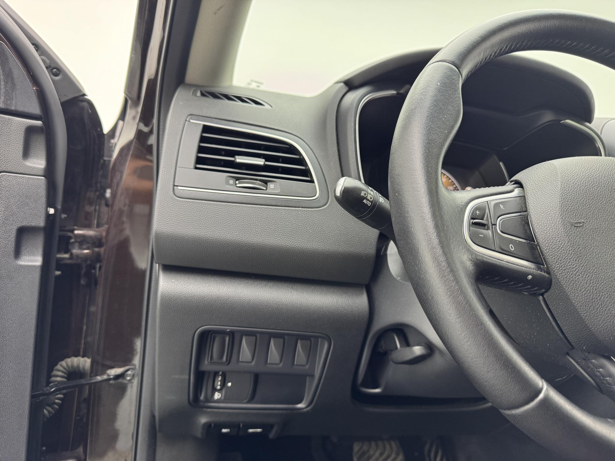 Renault 2018 2.5L 2WD Premium