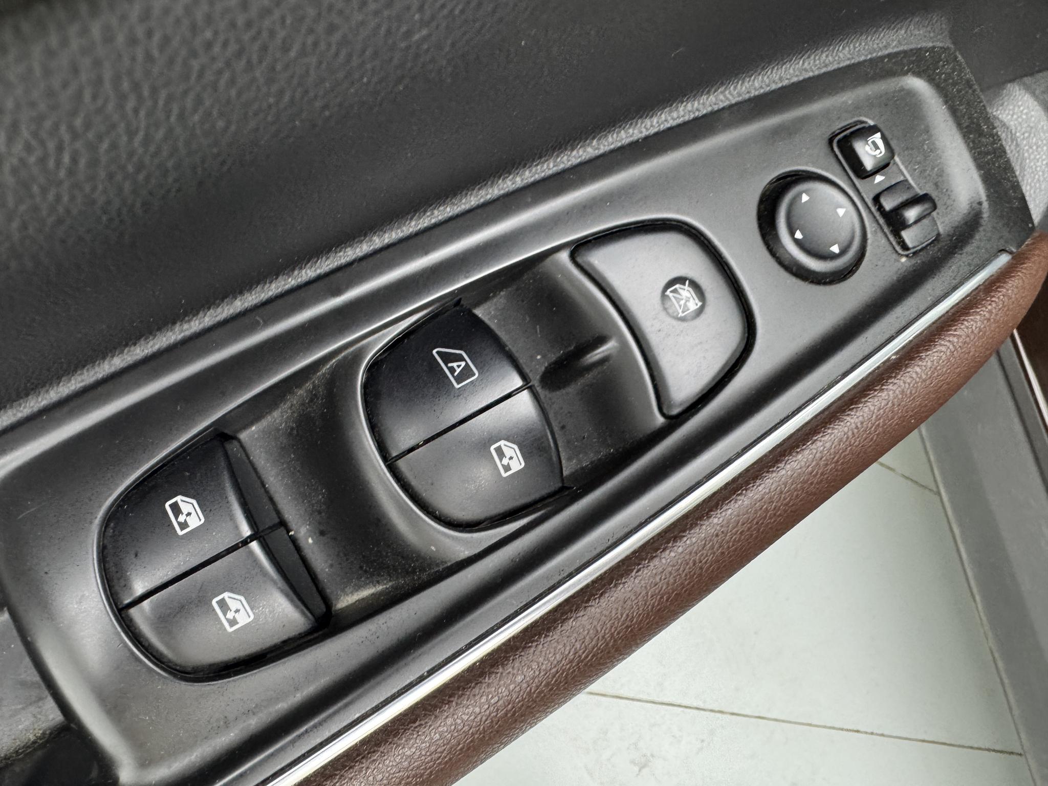 Renault 2018 2.5L 2WD Premium