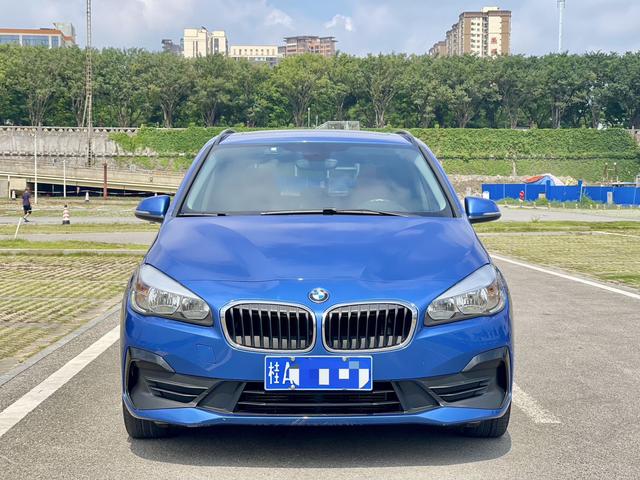 BMW 2 Series Wagon 2018 218i Fashion