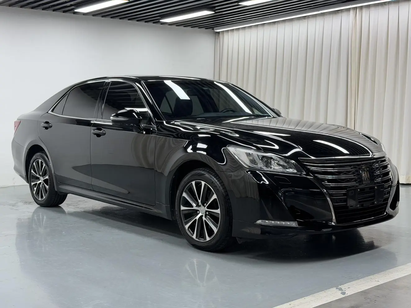 Toyota Crown 2018 2.0T Fashion
