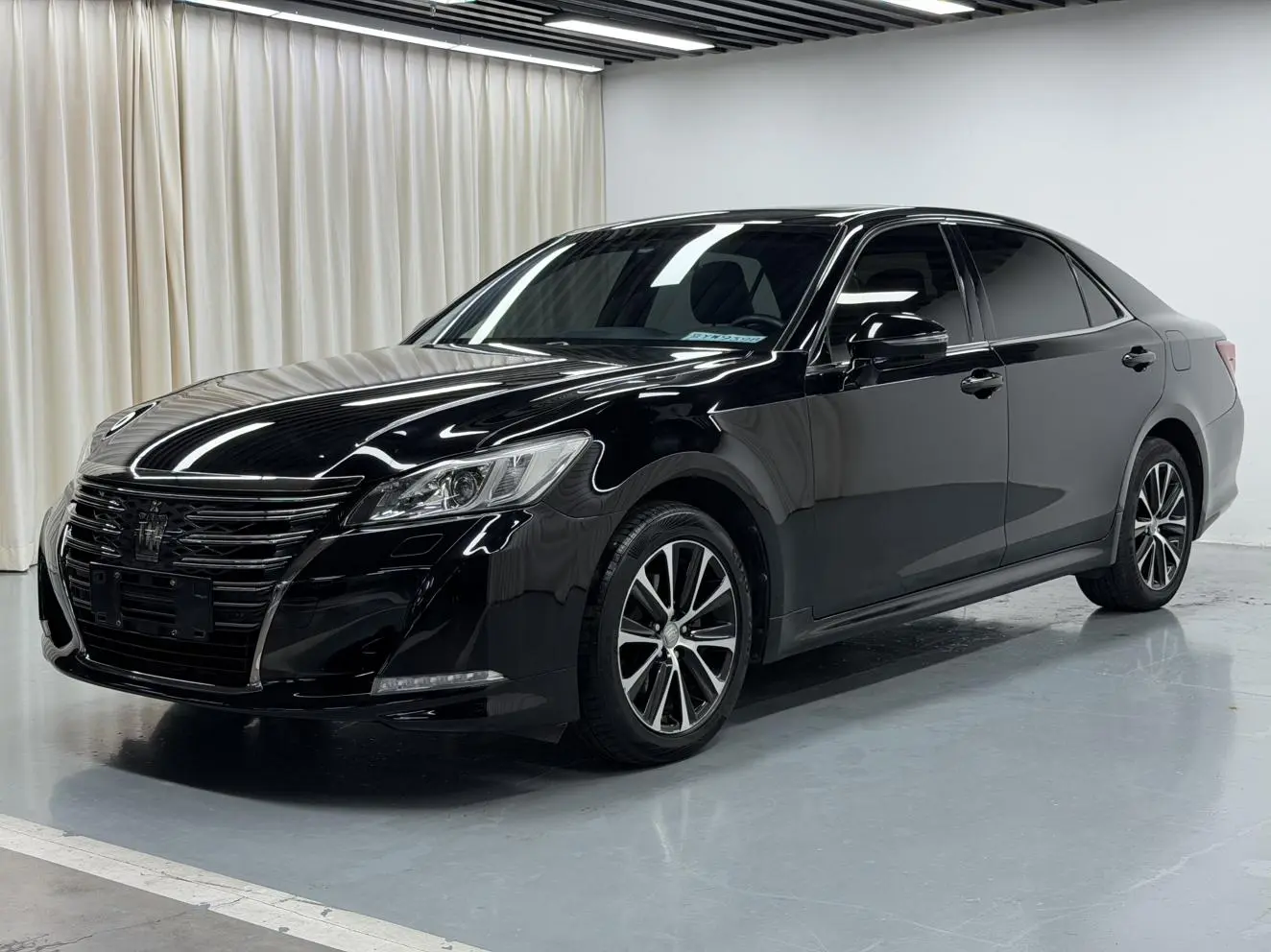 Toyota Crown 2018 2.0T Fashion